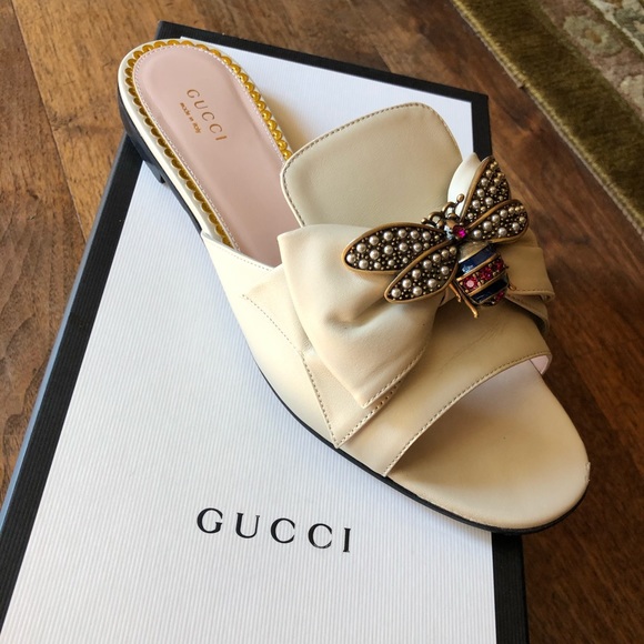 gucci bee flip flops